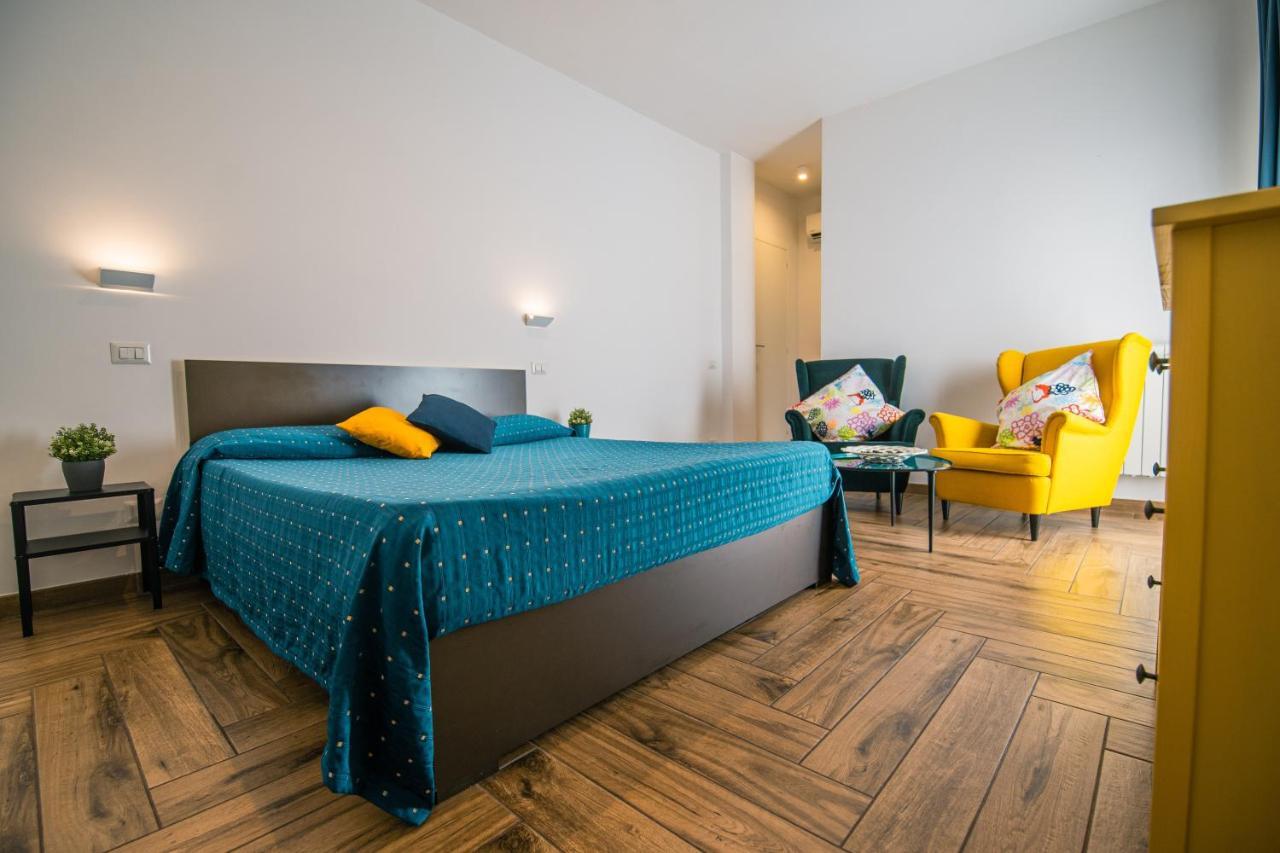 Hub Ferroviario - 12 Posti Letto Per Il Tuo Gruppo A Napoli Con Wifi E Netflix Bed & Breakfast Luaran gambar