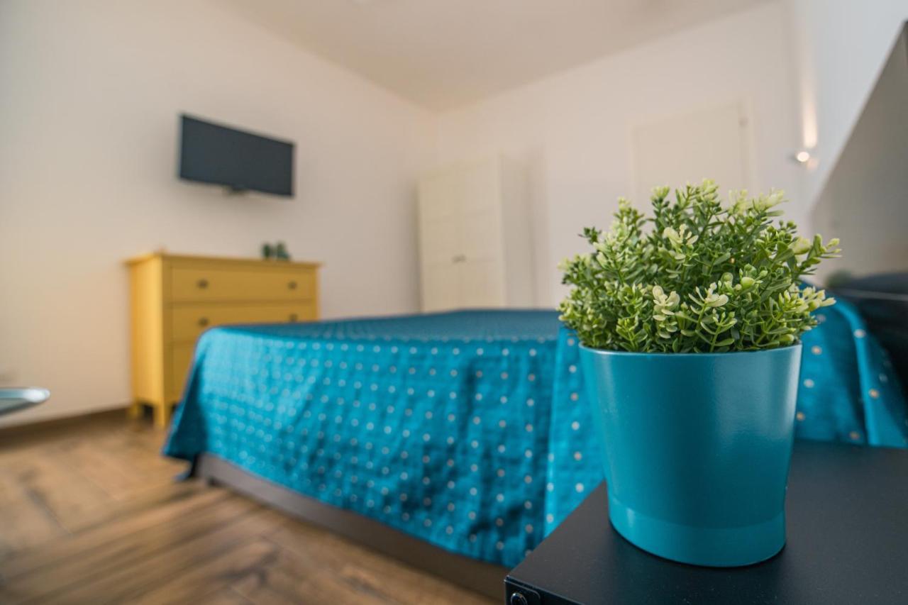 Hub Ferroviario - 12 Posti Letto Per Il Tuo Gruppo A Napoli Con Wifi E Netflix Bed & Breakfast Luaran gambar