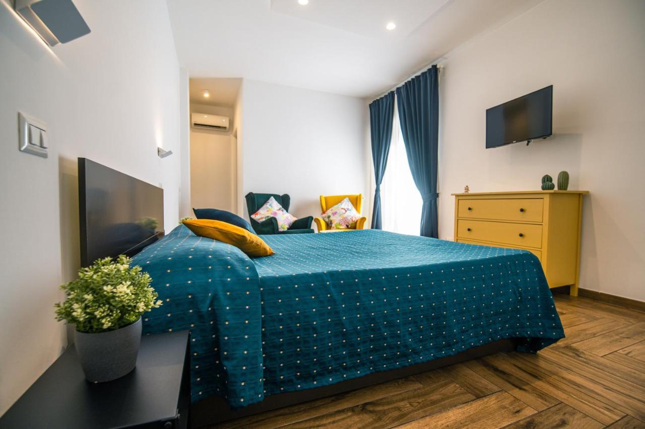 Hub Ferroviario - 12 Posti Letto Per Il Tuo Gruppo A Napoli Con Wifi E Netflix Bed & Breakfast Luaran gambar