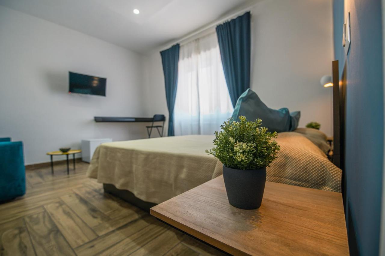 Hub Ferroviario - 12 Posti Letto Per Il Tuo Gruppo A Napoli Con Wifi E Netflix Bed & Breakfast Luaran gambar