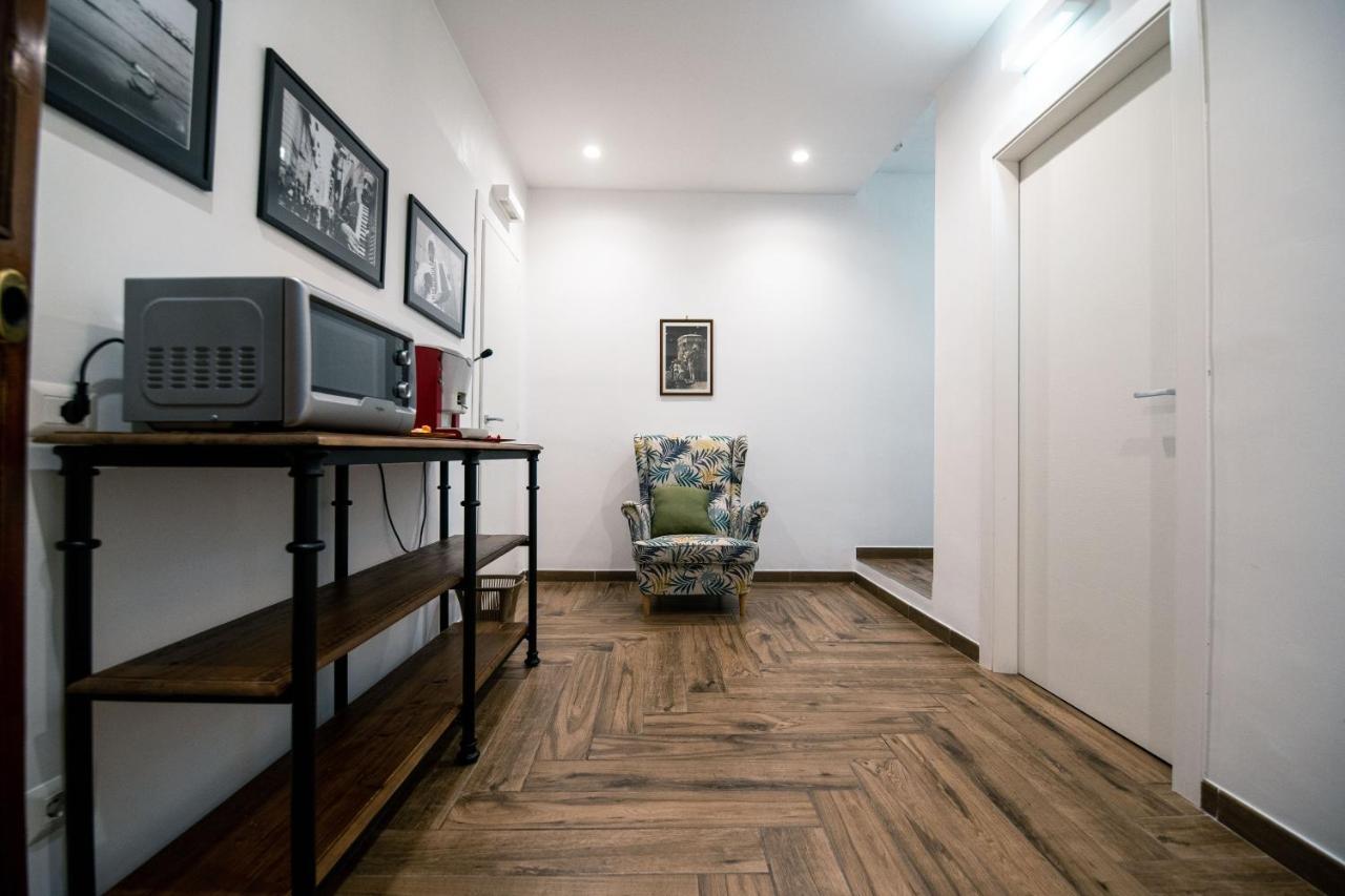 Hub Ferroviario - 12 Posti Letto Per Il Tuo Gruppo A Napoli Con Wifi E Netflix Bed & Breakfast Luaran gambar