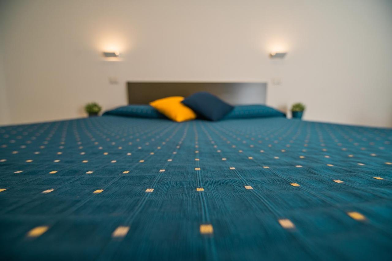 Hub Ferroviario - 12 Posti Letto Per Il Tuo Gruppo A Napoli Con Wifi E Netflix Bed & Breakfast Luaran gambar