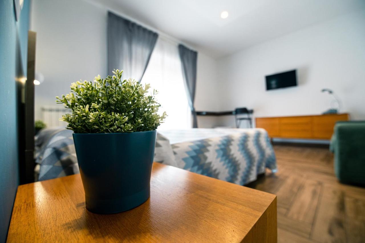 Hub Ferroviario - 12 Posti Letto Per Il Tuo Gruppo A Napoli Con Wifi E Netflix Bed & Breakfast Luaran gambar